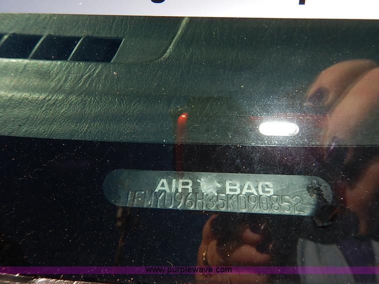 image for item I5138 2005 Ford Escape Hybrid SUV