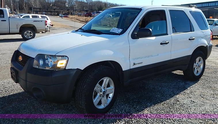 image for item I5139 2005 Ford Escape Hybrid SUV