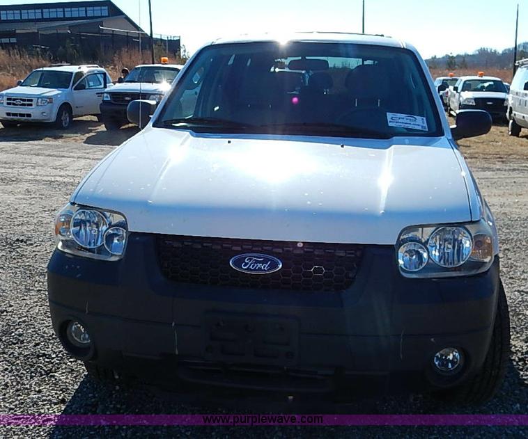 image for item I5139 2005 Ford Escape Hybrid SUV