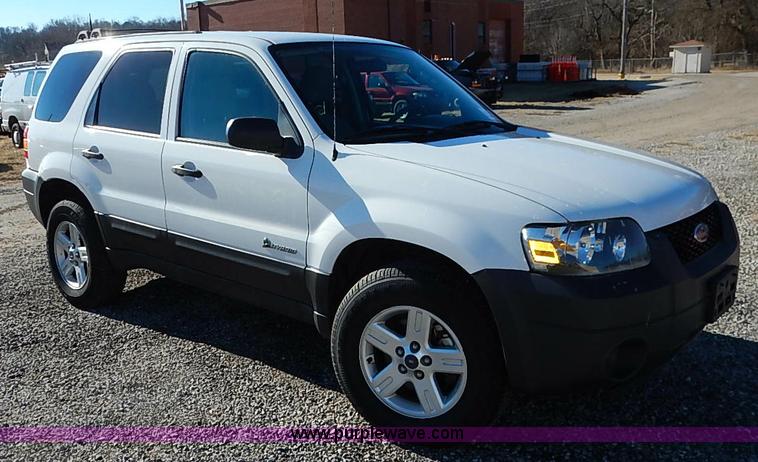 image for item I5139 2005 Ford Escape Hybrid SUV