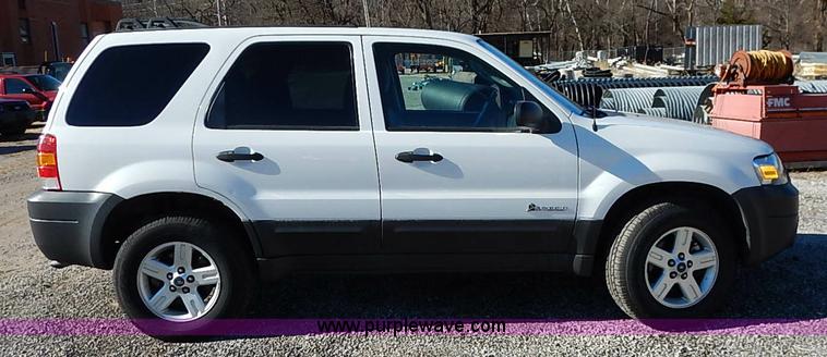 image for item I5139 2005 Ford Escape Hybrid SUV