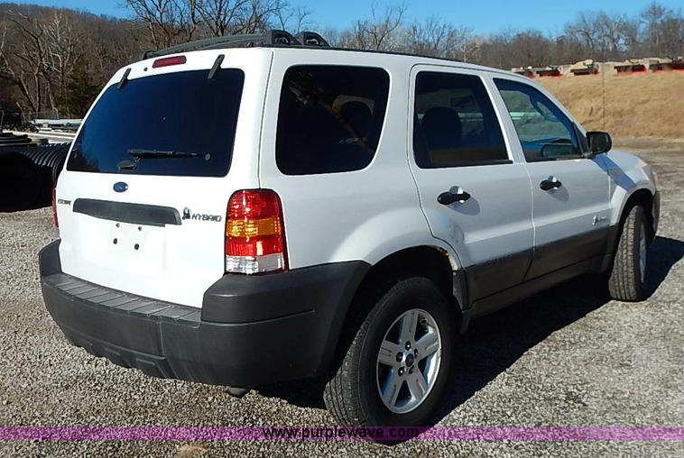 image for item I5139 2005 Ford Escape Hybrid SUV