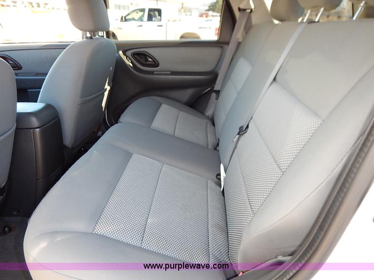 image for item I5139 2005 Ford Escape Hybrid SUV