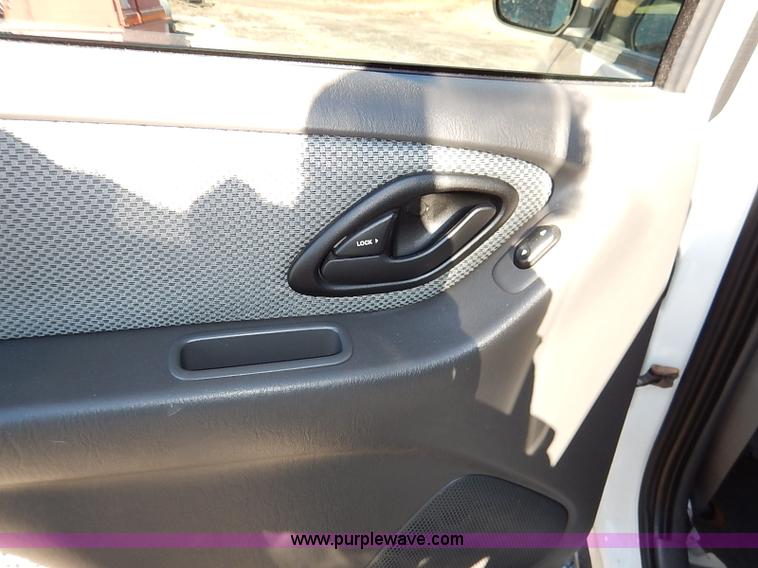 image for item I5139 2005 Ford Escape Hybrid SUV