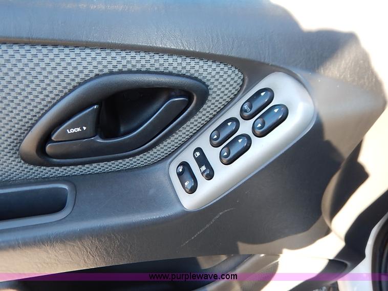 image for item I5139 2005 Ford Escape Hybrid SUV