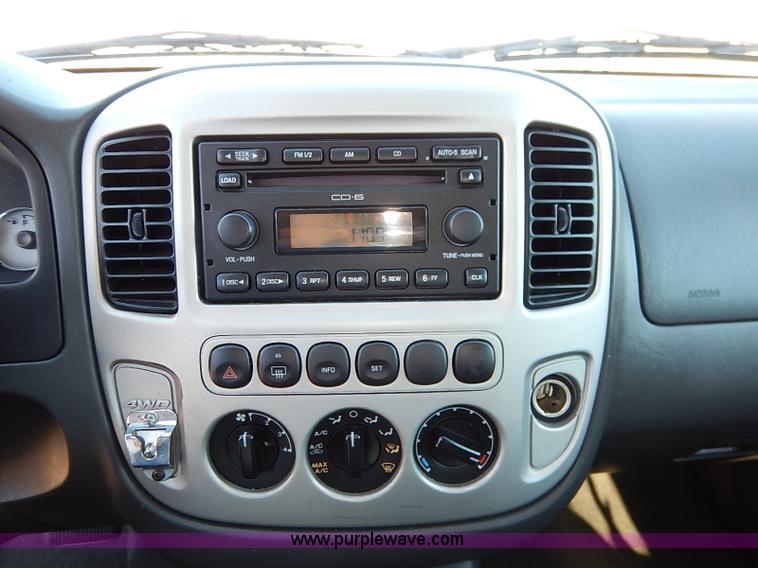 image for item I5139 2005 Ford Escape Hybrid SUV