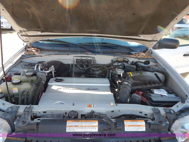 image for item I5139 2005 Ford Escape Hybrid SUV