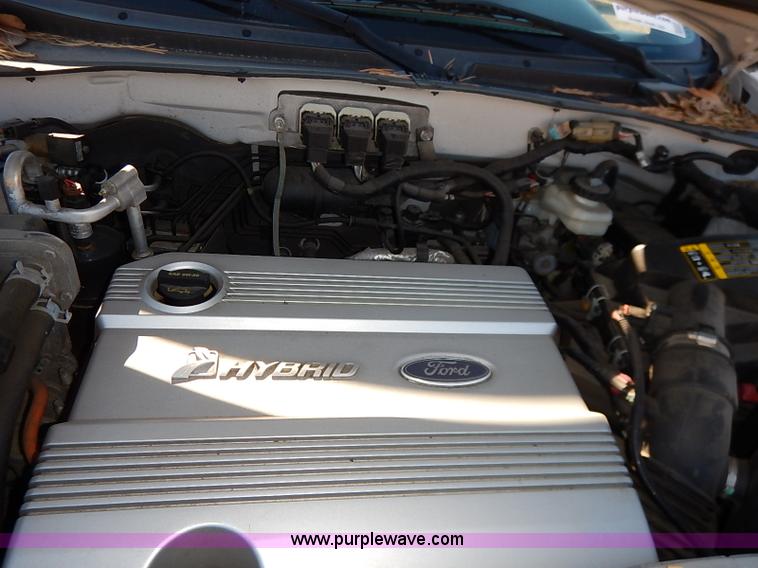 image for item I5139 2005 Ford Escape Hybrid SUV