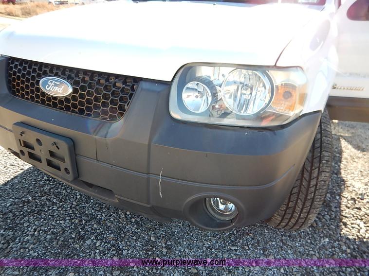 image for item I5139 2005 Ford Escape Hybrid SUV