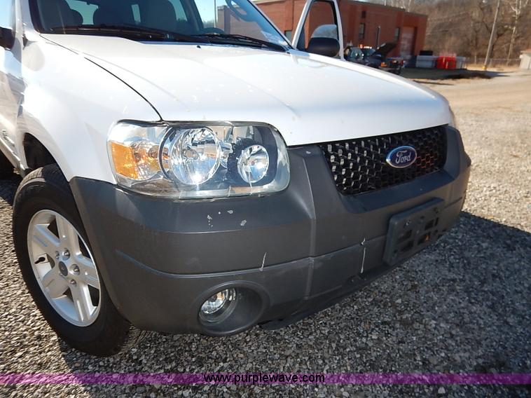 image for item I5139 2005 Ford Escape Hybrid SUV