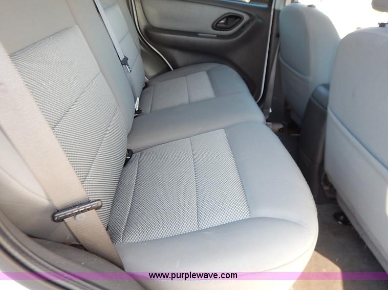 image for item I5139 2005 Ford Escape Hybrid SUV