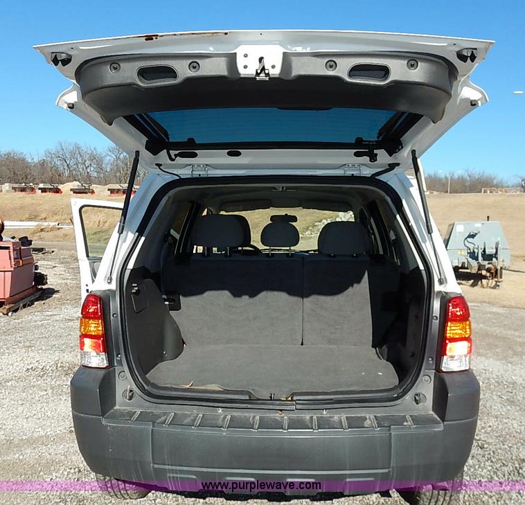 image for item I5139 2005 Ford Escape Hybrid SUV