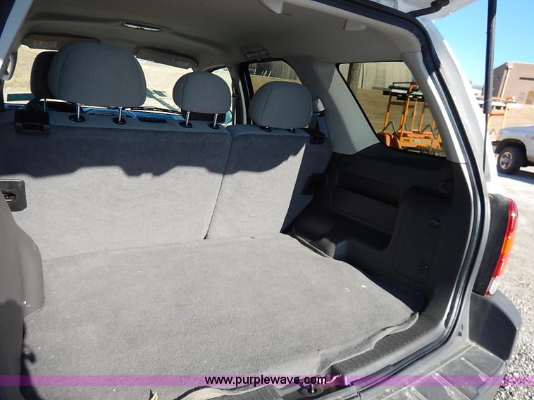 image for item I5139 2005 Ford Escape Hybrid SUV