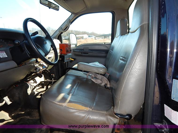 image for item I5140 2000 Ford F450 Super Duty flatbed dump truck