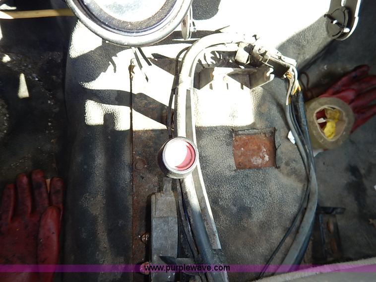 image for item I5140 2000 Ford F450 Super Duty flatbed dump truck