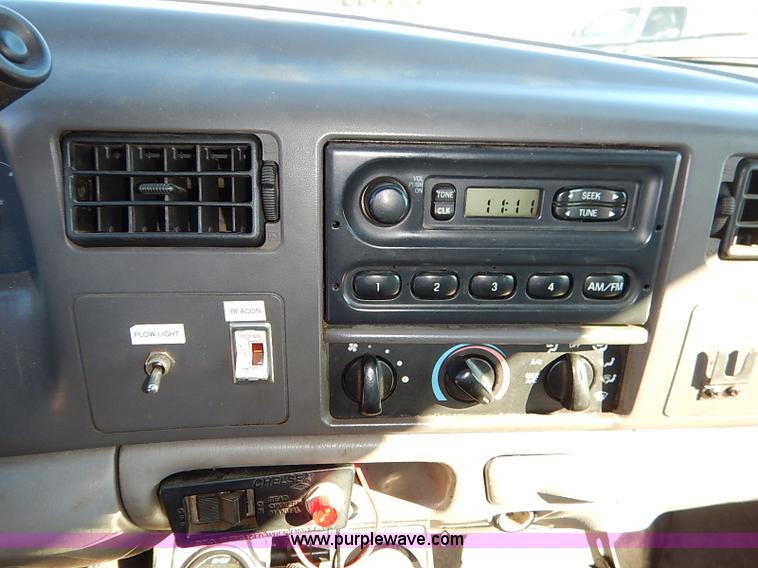 image for item I5140 2000 Ford F450 Super Duty flatbed dump truck