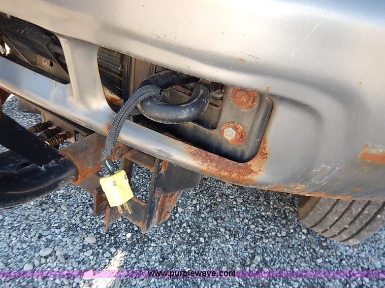 image for item I5140 2000 Ford F450 Super Duty flatbed dump truck