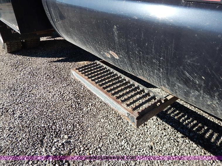 image for item I5140 2000 Ford F450 Super Duty flatbed dump truck