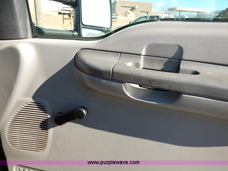 image for item I5140 2000 Ford F450 Super Duty flatbed dump truck