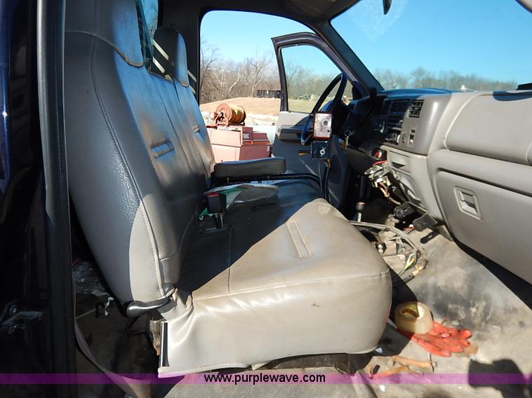 image for item I5140 2000 Ford F450 Super Duty flatbed dump truck