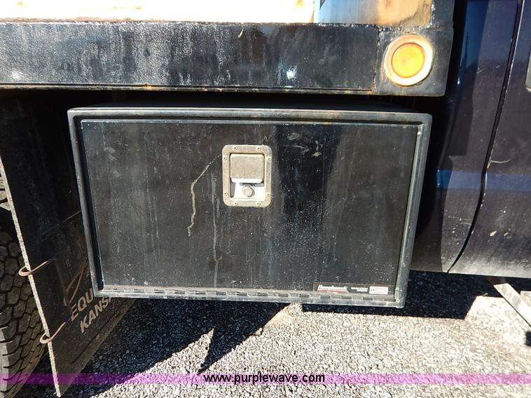 image for item I5140 2000 Ford F450 Super Duty flatbed dump truck