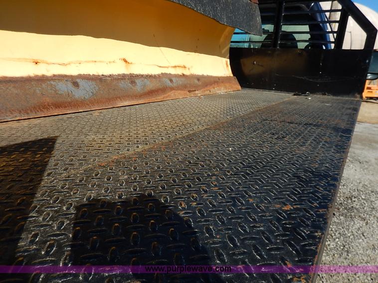 image for item I5140 2000 Ford F450 Super Duty flatbed dump truck