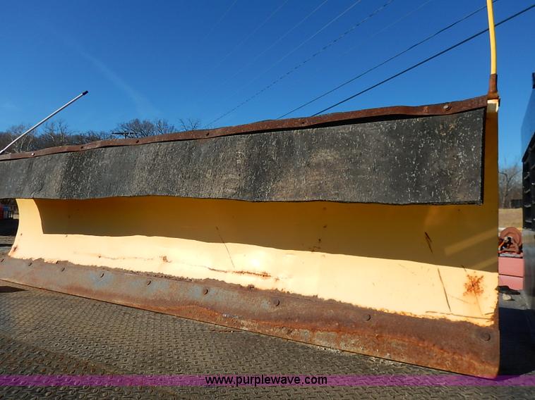 image for item I5140 2000 Ford F450 Super Duty flatbed dump truck