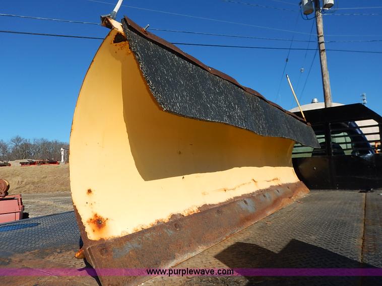 image for item I5140 2000 Ford F450 Super Duty flatbed dump truck