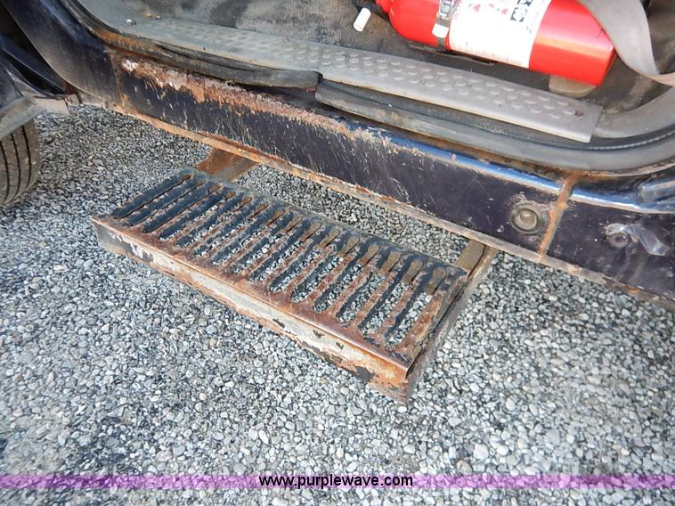 image for item I5140 2000 Ford F450 Super Duty flatbed dump truck