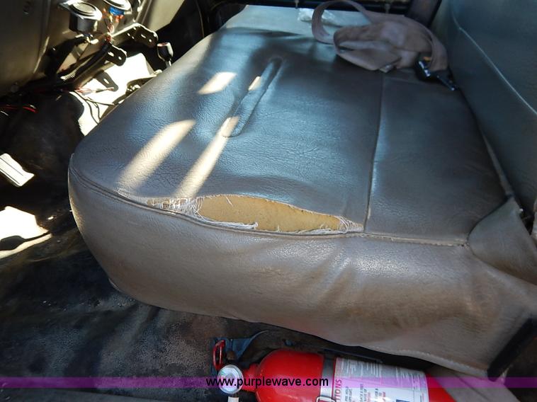 image for item I5140 2000 Ford F450 Super Duty flatbed dump truck