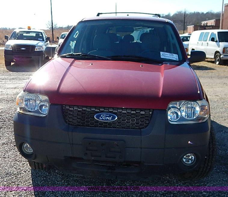 image for item I5141 2005 Ford Escape Hybrid SUV