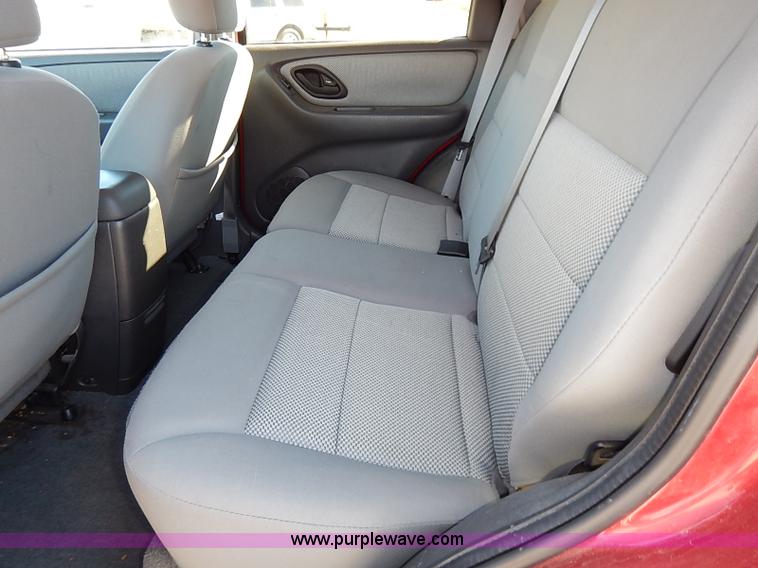 image for item I5141 2005 Ford Escape Hybrid SUV