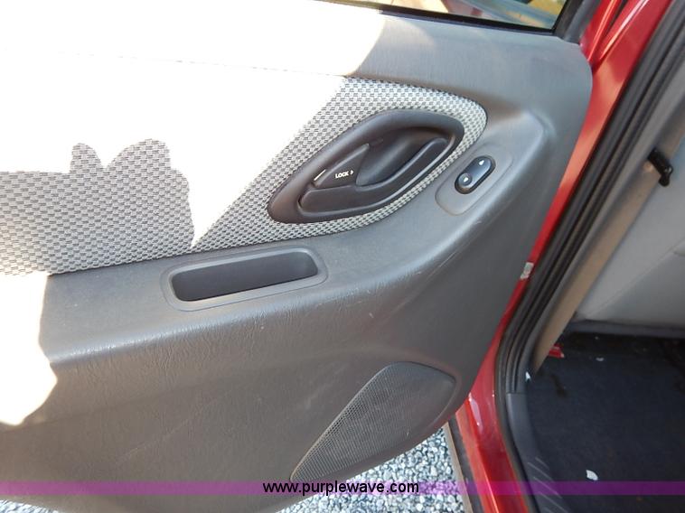 image for item I5141 2005 Ford Escape Hybrid SUV