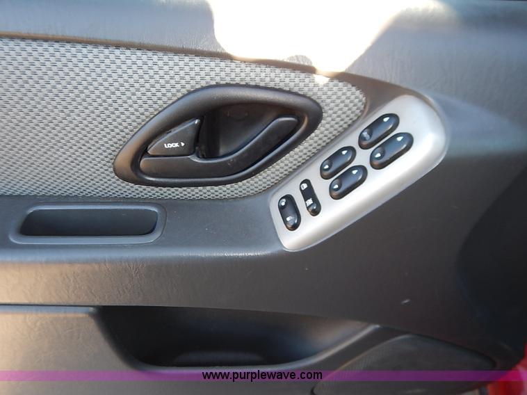 image for item I5141 2005 Ford Escape Hybrid SUV