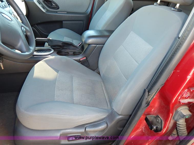 image for item I5141 2005 Ford Escape Hybrid SUV