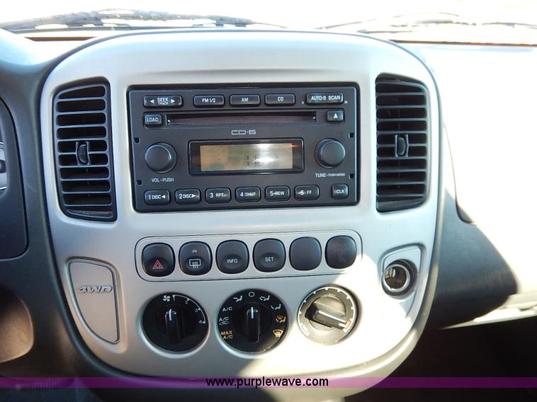 image for item I5141 2005 Ford Escape Hybrid SUV