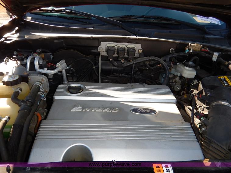 image for item I5141 2005 Ford Escape Hybrid SUV