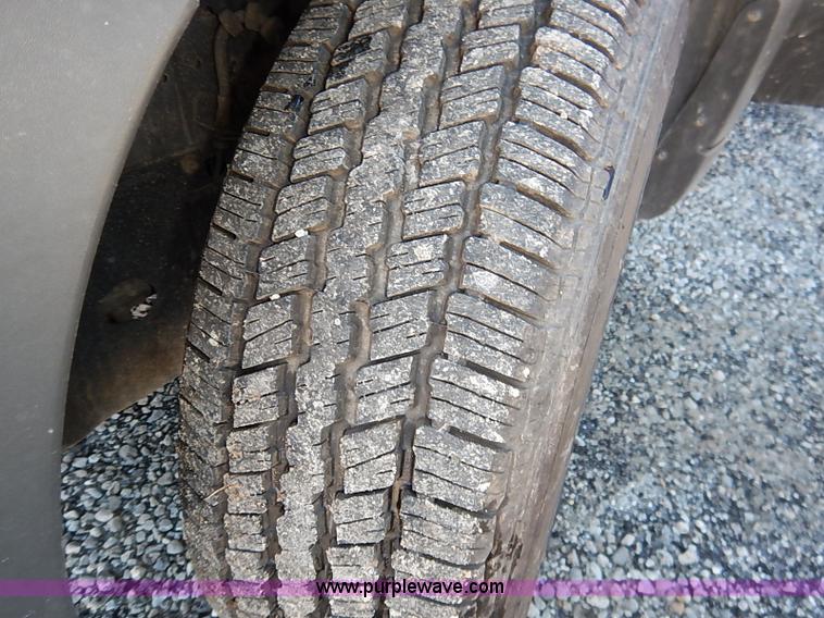 image for item I5141 2005 Ford Escape Hybrid SUV