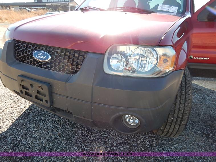 image for item I5141 2005 Ford Escape Hybrid SUV