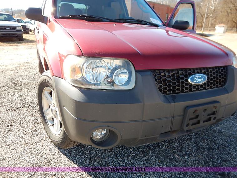 image for item I5141 2005 Ford Escape Hybrid SUV