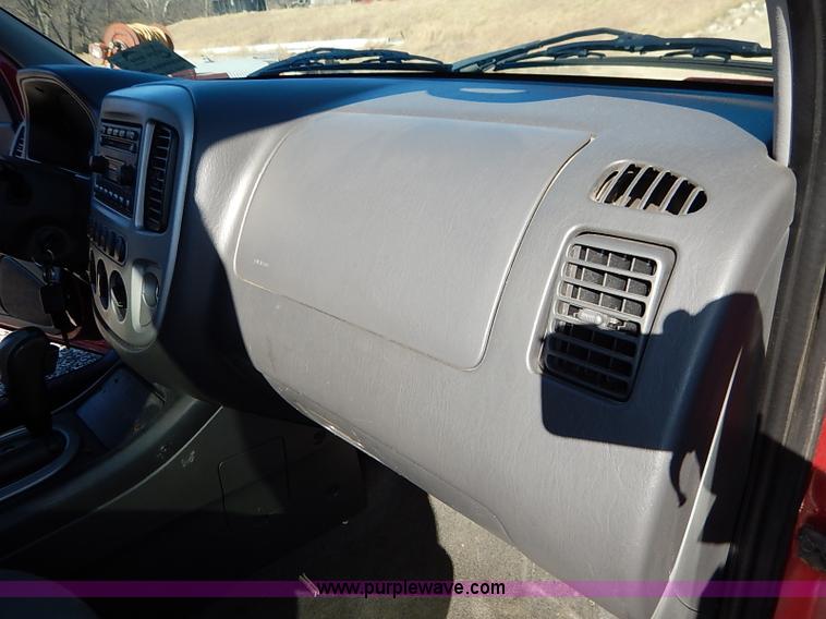 image for item I5141 2005 Ford Escape Hybrid SUV