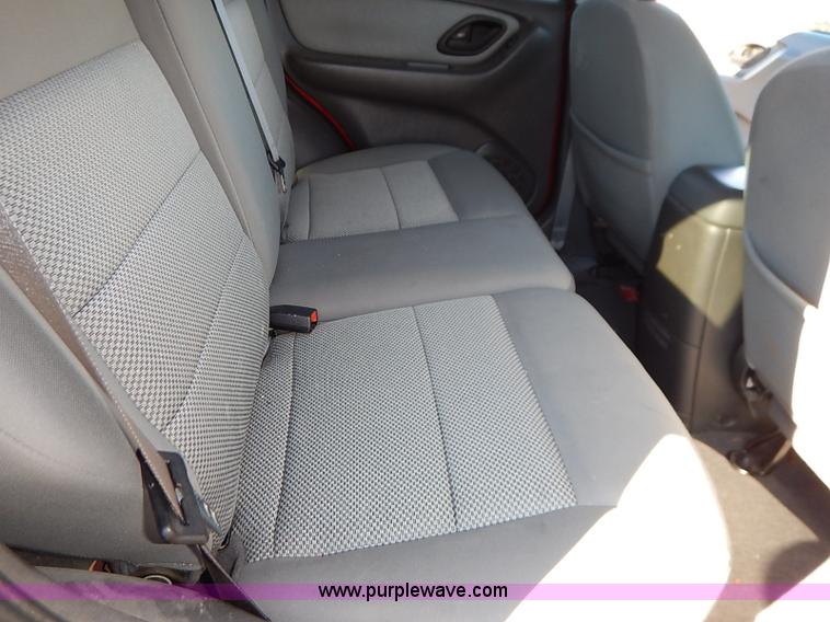 image for item I5141 2005 Ford Escape Hybrid SUV