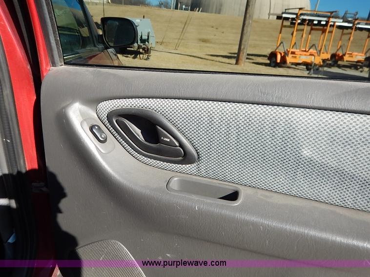 image for item I5141 2005 Ford Escape Hybrid SUV