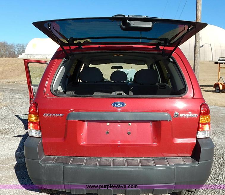 image for item I5141 2005 Ford Escape Hybrid SUV