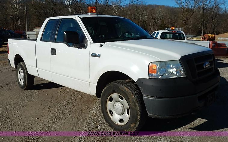 image for item I5143 2006 Ford F150 XL SuperCab pickup truck