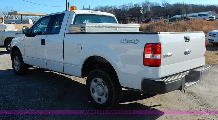image for item I5143 2006 Ford F150 XL SuperCab pickup truck