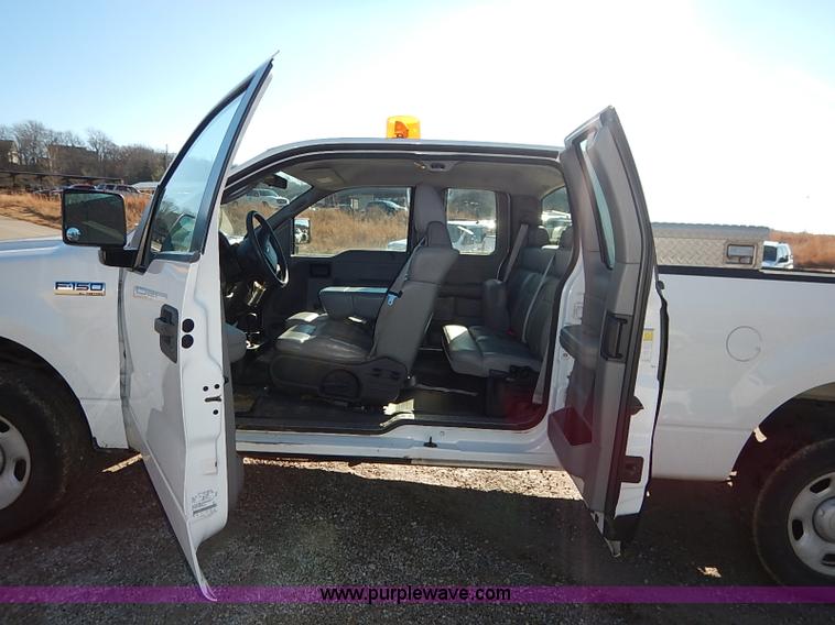 image for item I5143 2006 Ford F150 XL SuperCab pickup truck