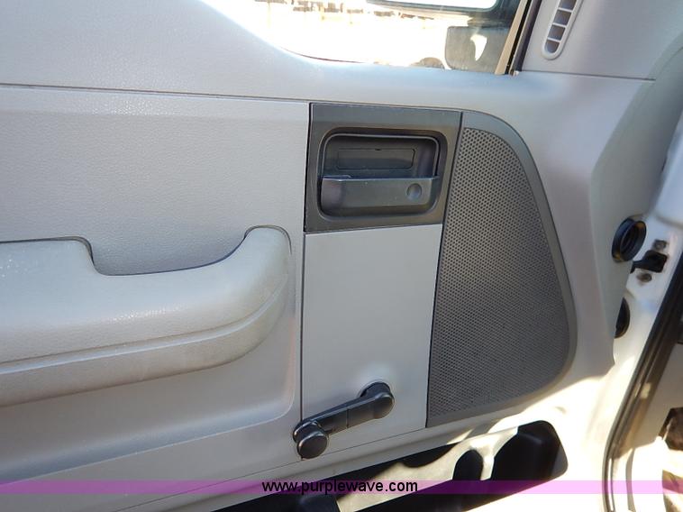 image for item I5143 2006 Ford F150 XL SuperCab pickup truck