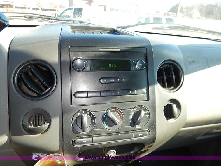 image for item I5143 2006 Ford F150 XL SuperCab pickup truck