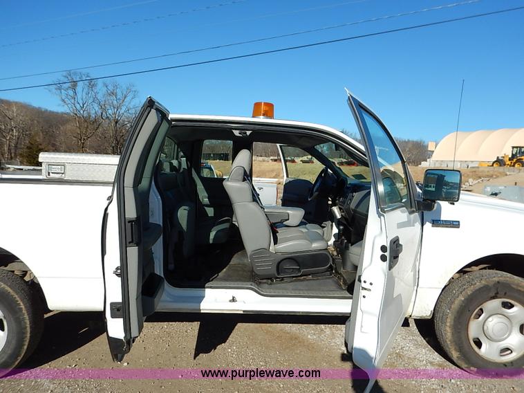 image for item I5143 2006 Ford F150 XL SuperCab pickup truck